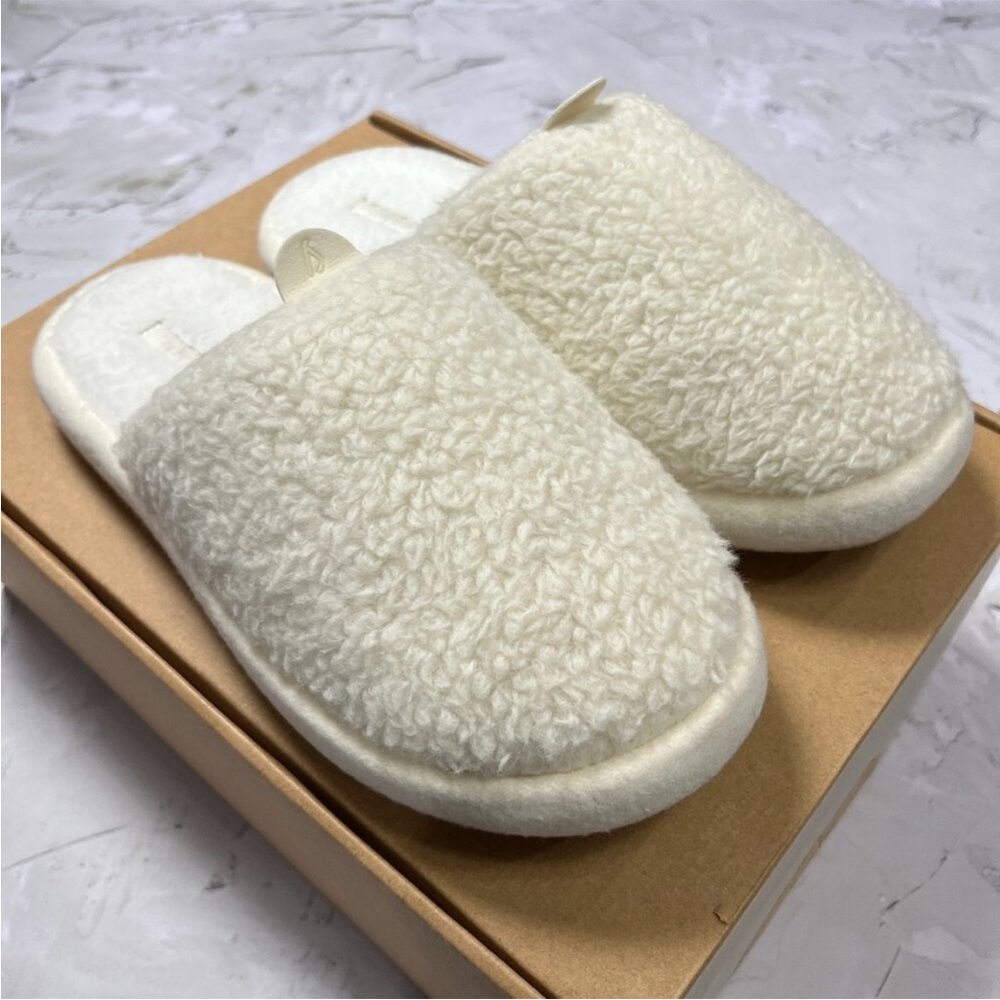 NEW Allbirds fluff slippers